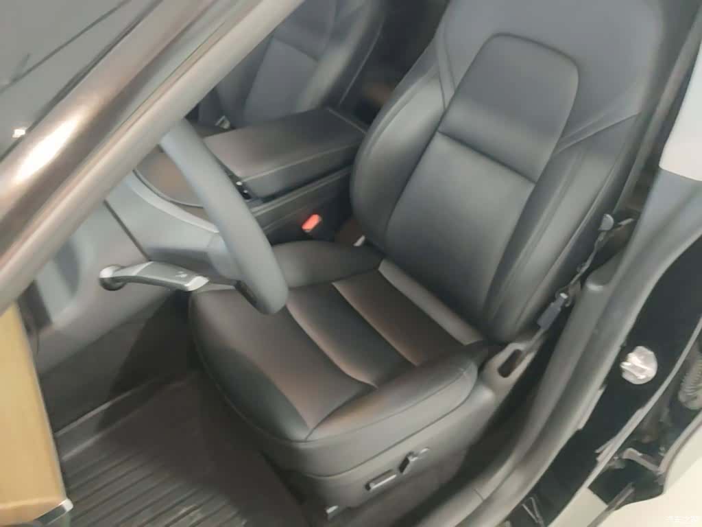 Tesla Model Y, 2023 15