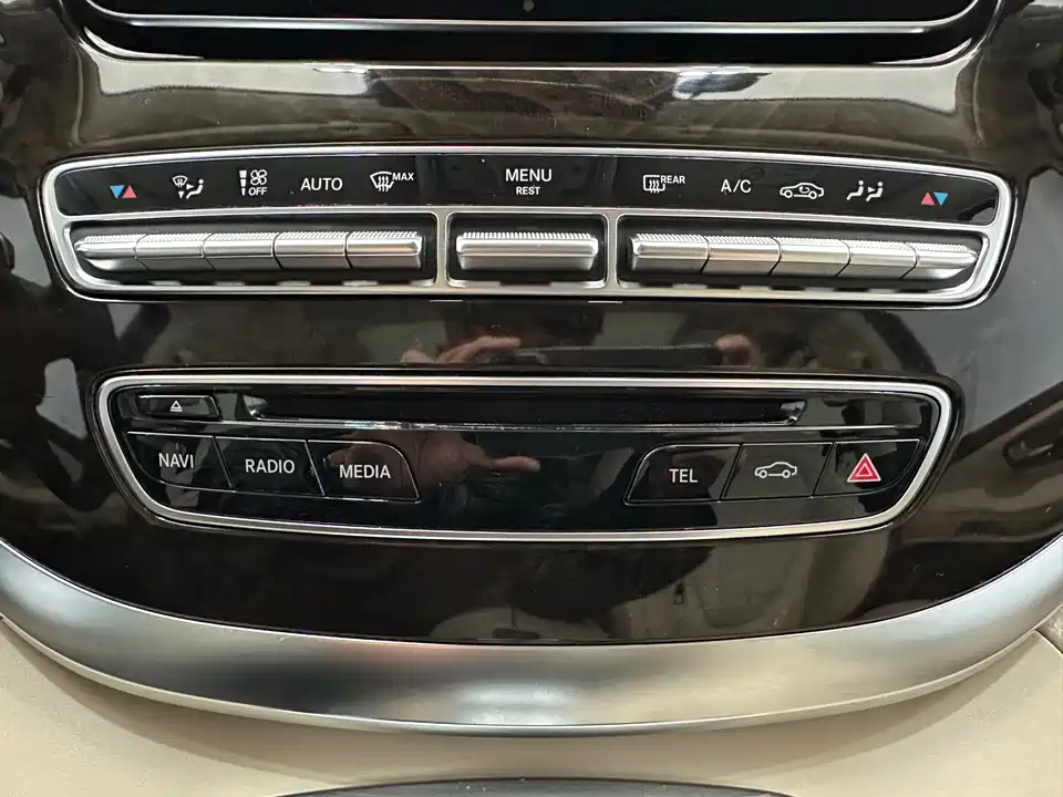 Mercedes-Benz V-class