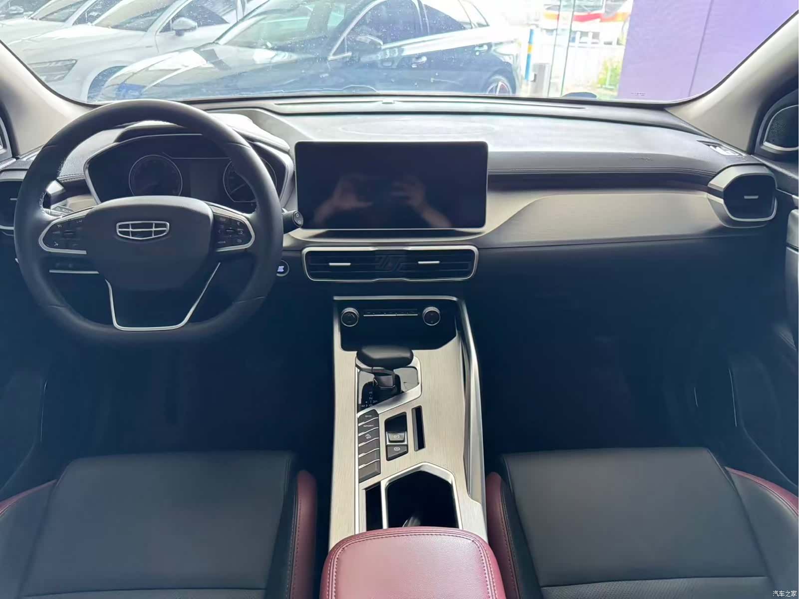Geely Coolray, 2022 15