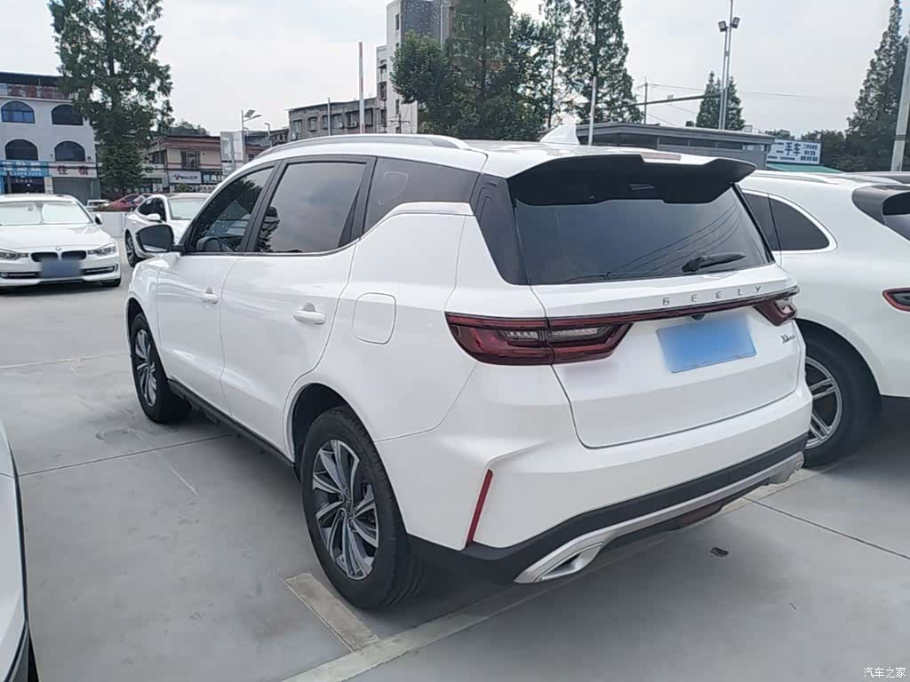 Geely X6, 2021 все фото