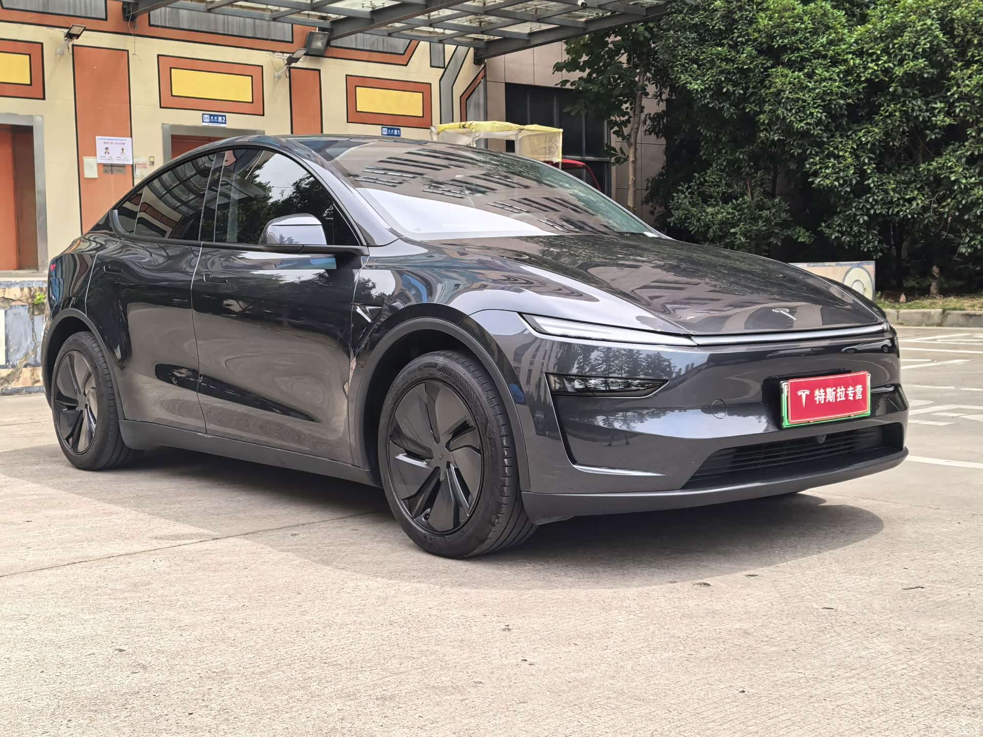 Tesla Model Y, 2025 3