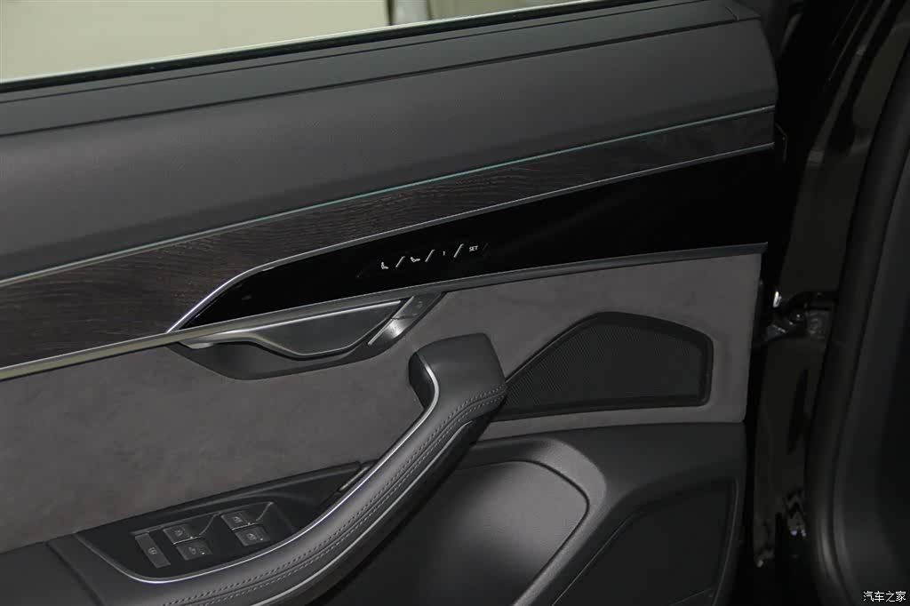 Audi A8L, 2023 22