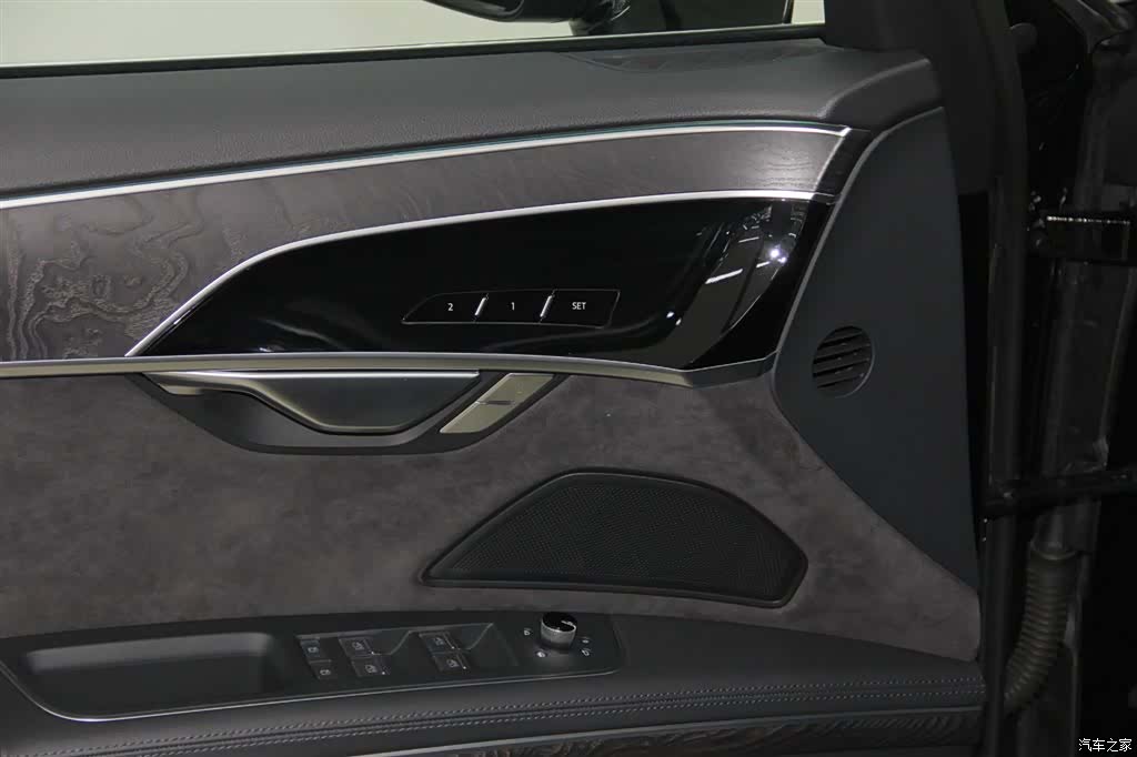 Audi A8L, 2023 24
