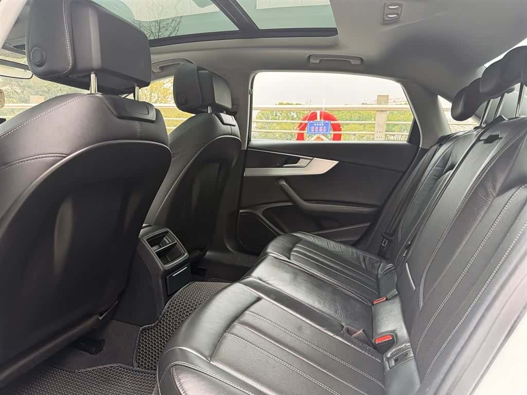 Audi A4L, 2022 9