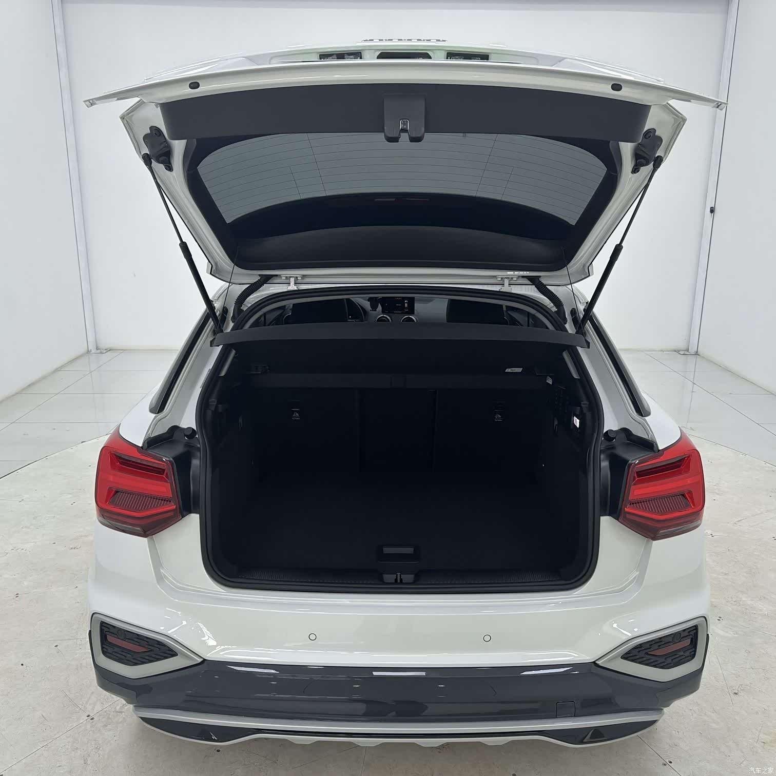 Audi Q2L, 2023 15