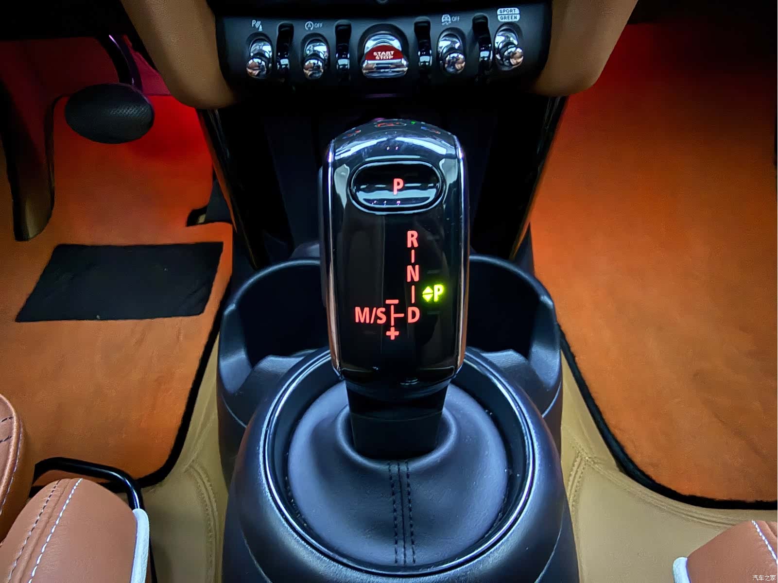 Mini Cooper, 2024 11