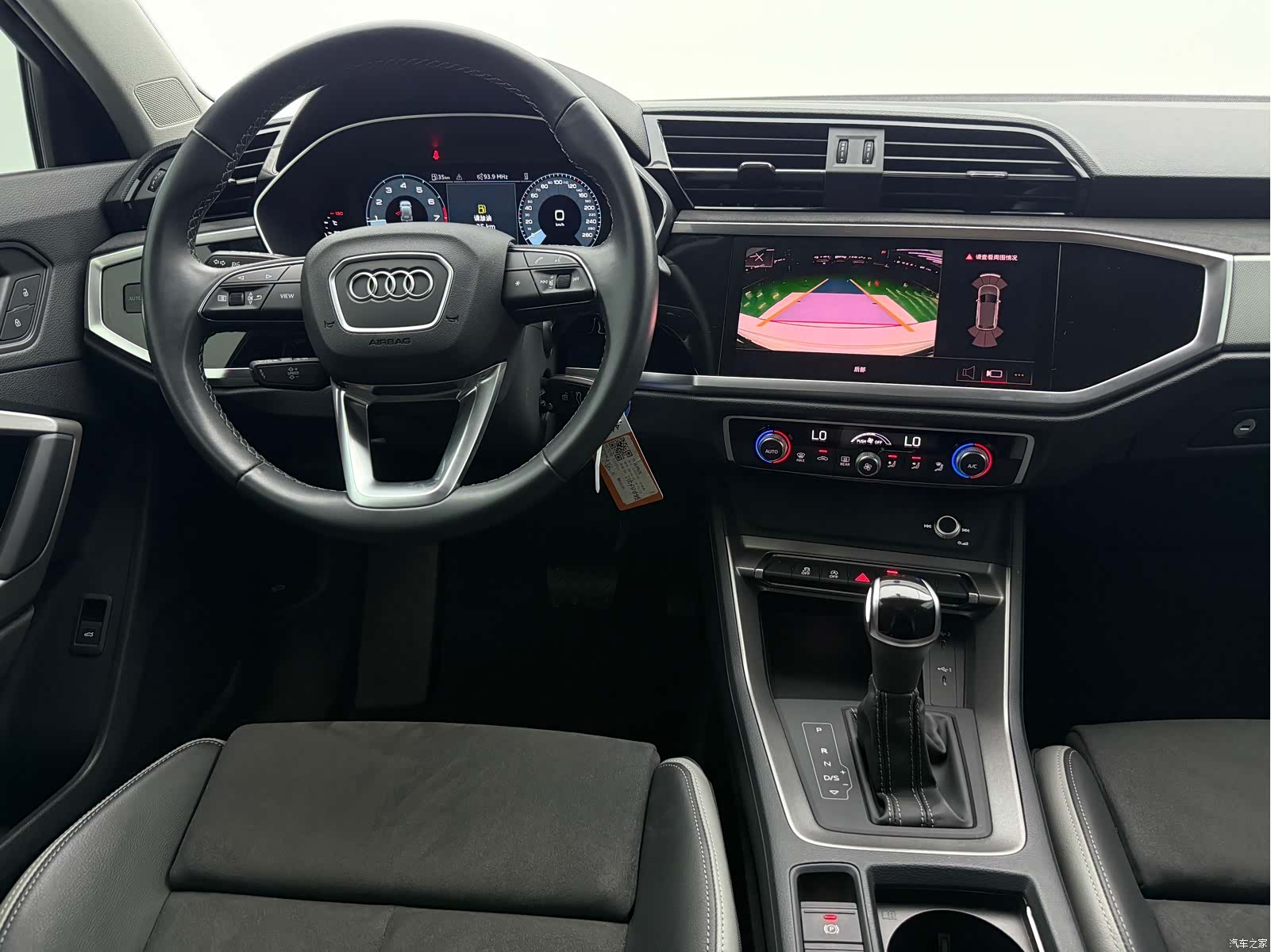 Audi Q3, 2022 10