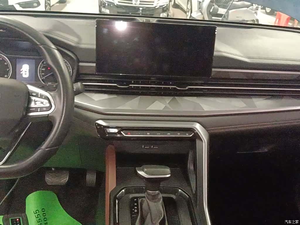 Geely X6, 2022 13