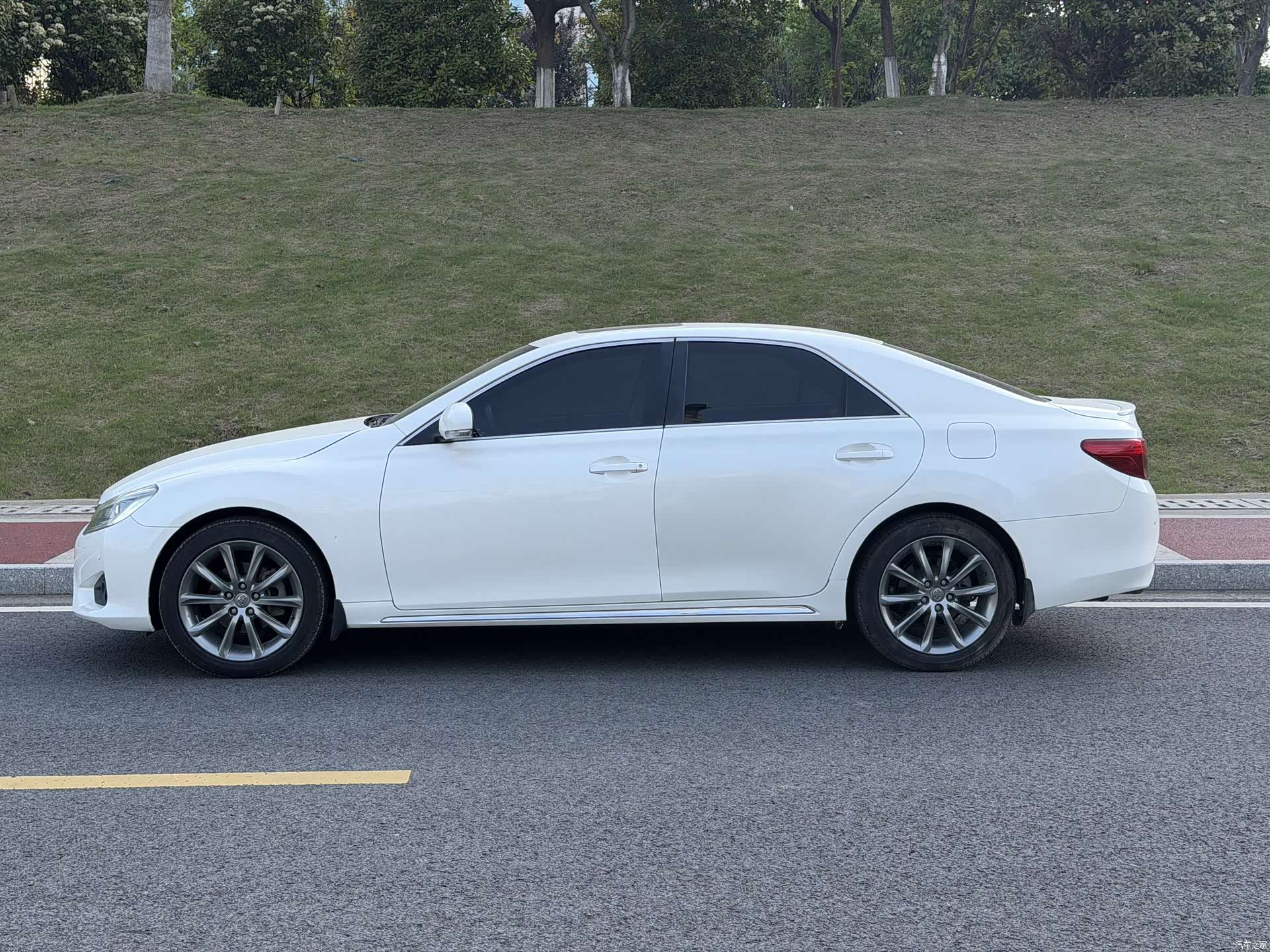 Toyota 2.5V, 2015 4