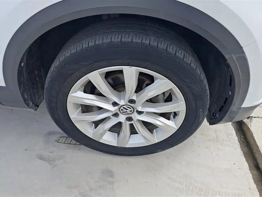 Volkswagen T-ROC exploring Songs