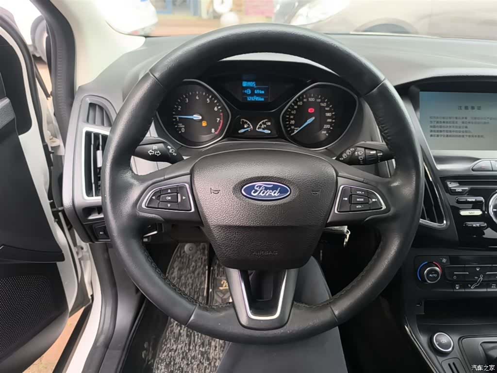 Ford Focus, 2017 11