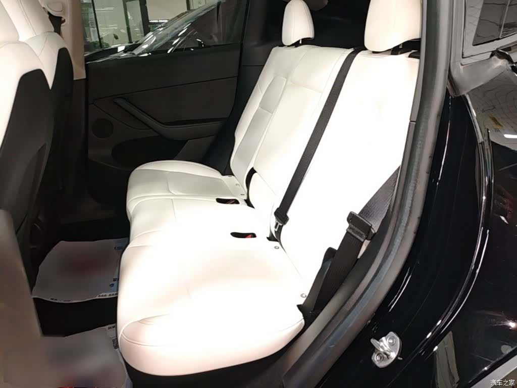 Tesla Model Y, 2023 17