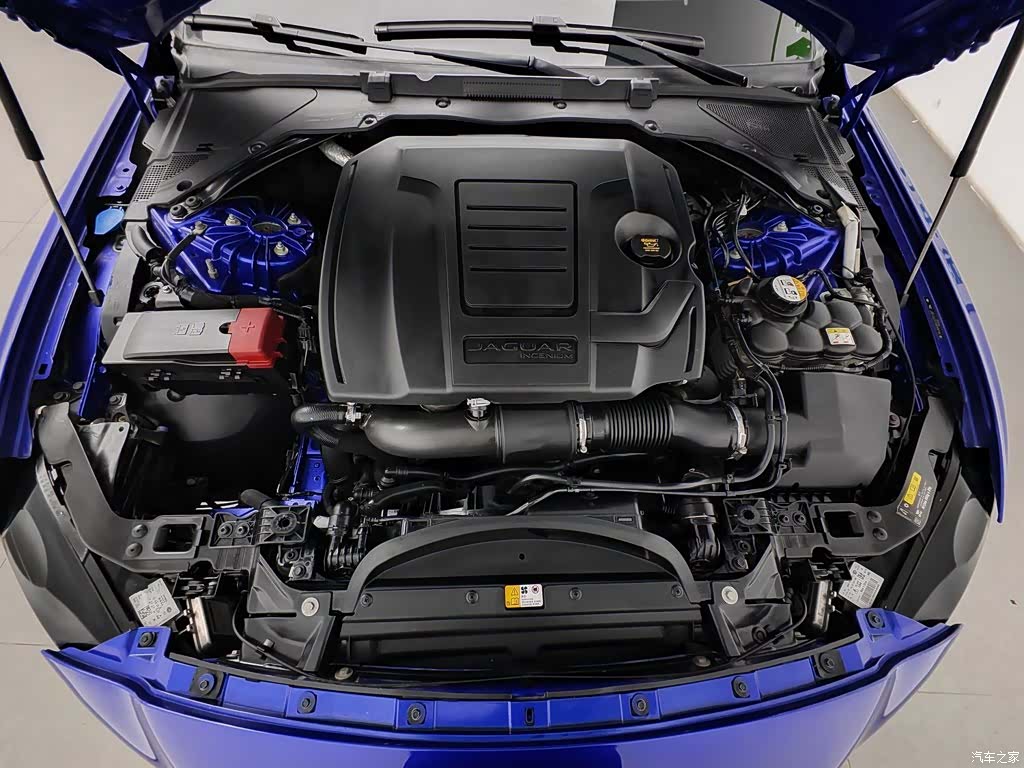 Jaguar XE, 2017 6
