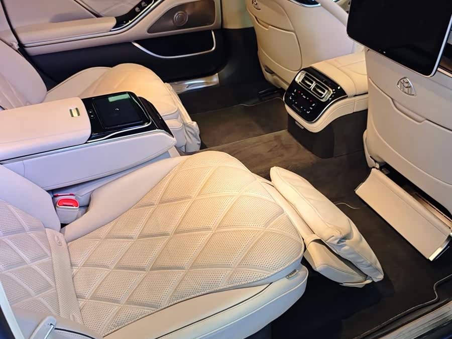Mercedes-Benz Maybach S-Class 2023, фото 6