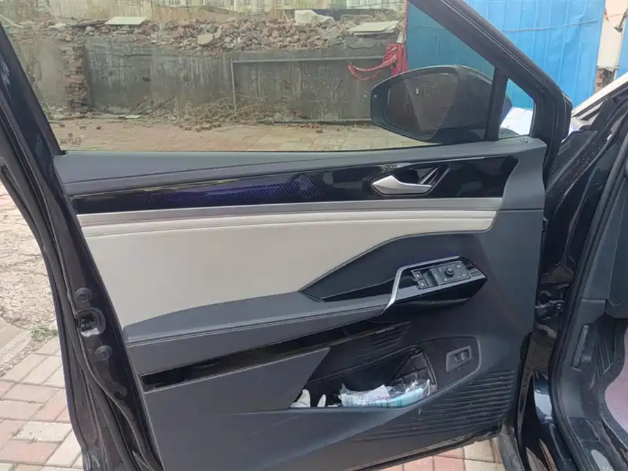 Volkswagen ID.6 CROZZ