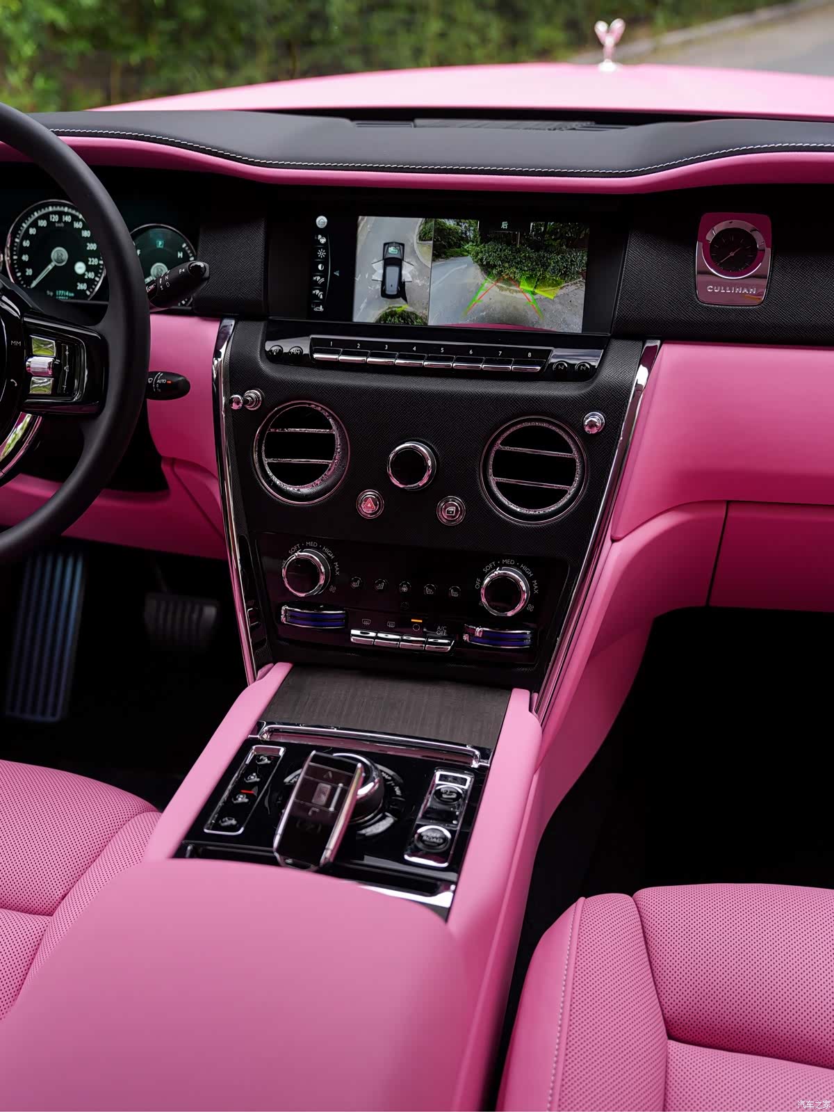 Rolls-Royce Cullinan, 2023 23
