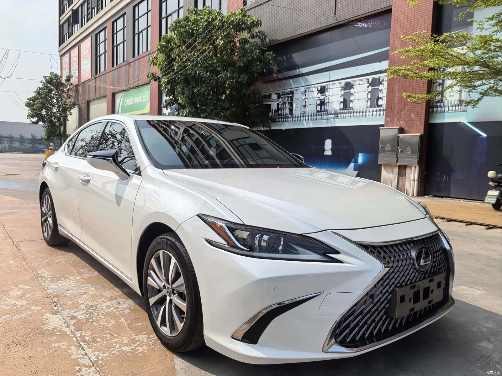 Lexus ES, 2019 3