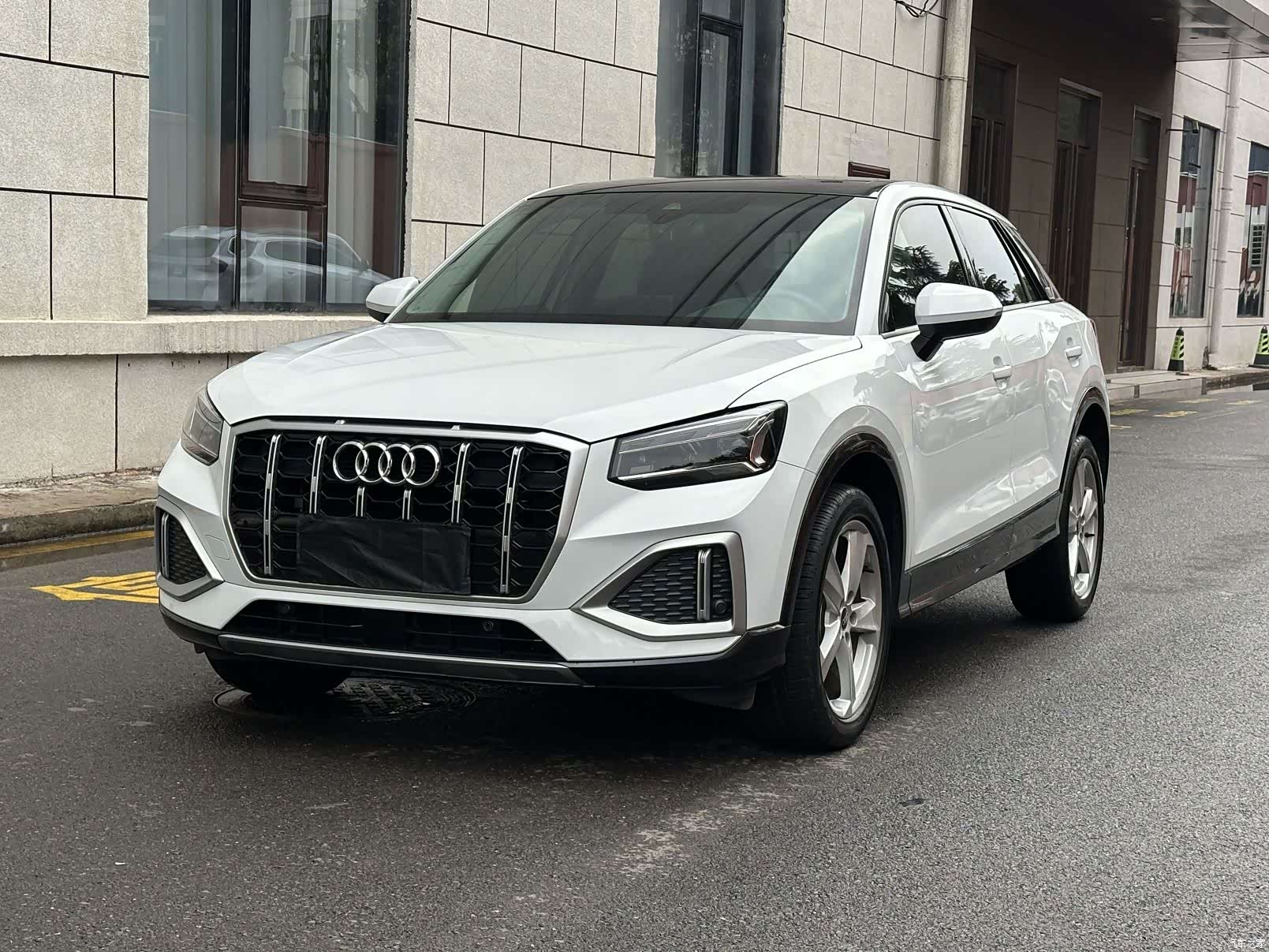 Audi Q2L, 2023 1