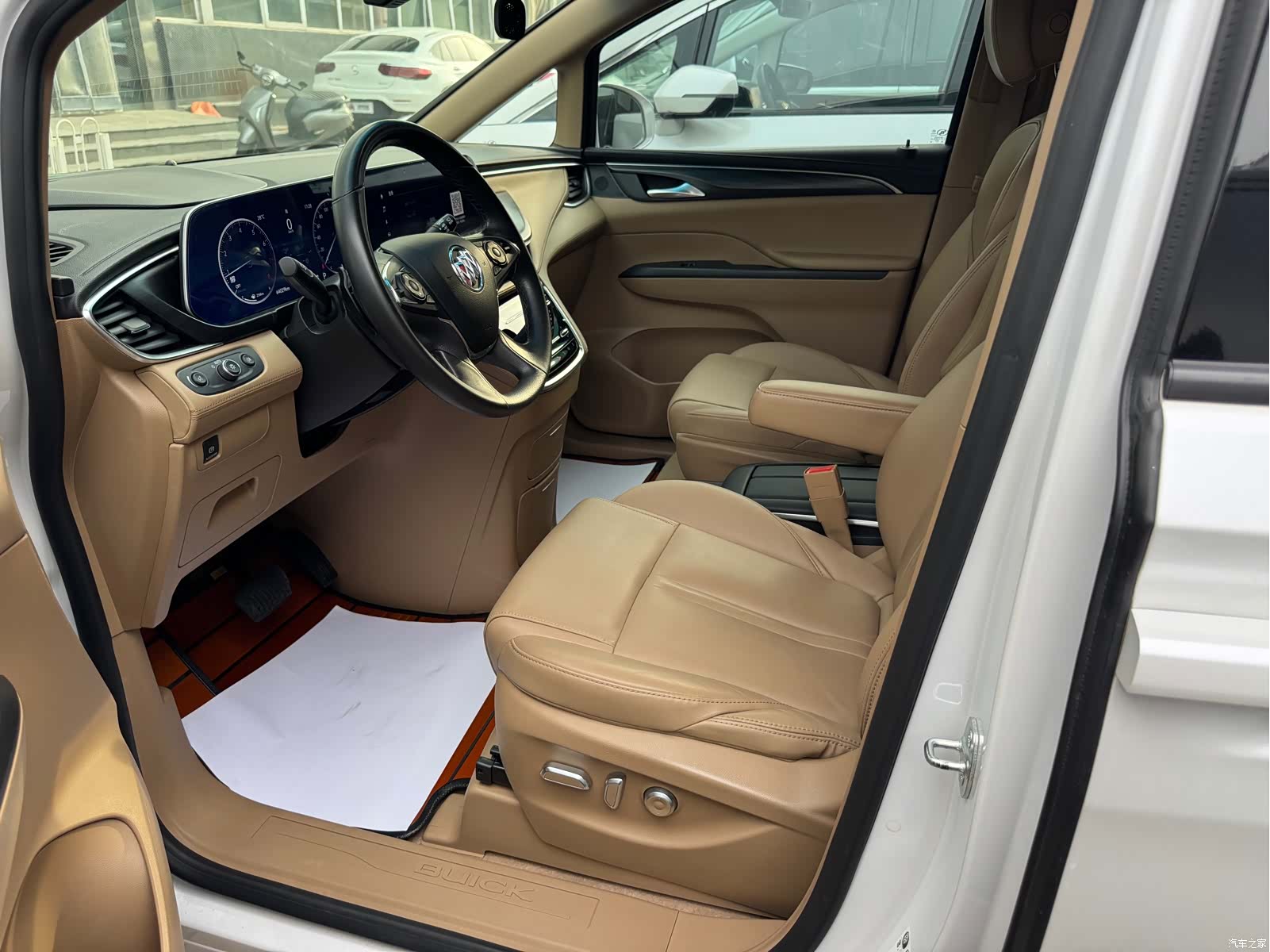 Buick GL8, 2021 3