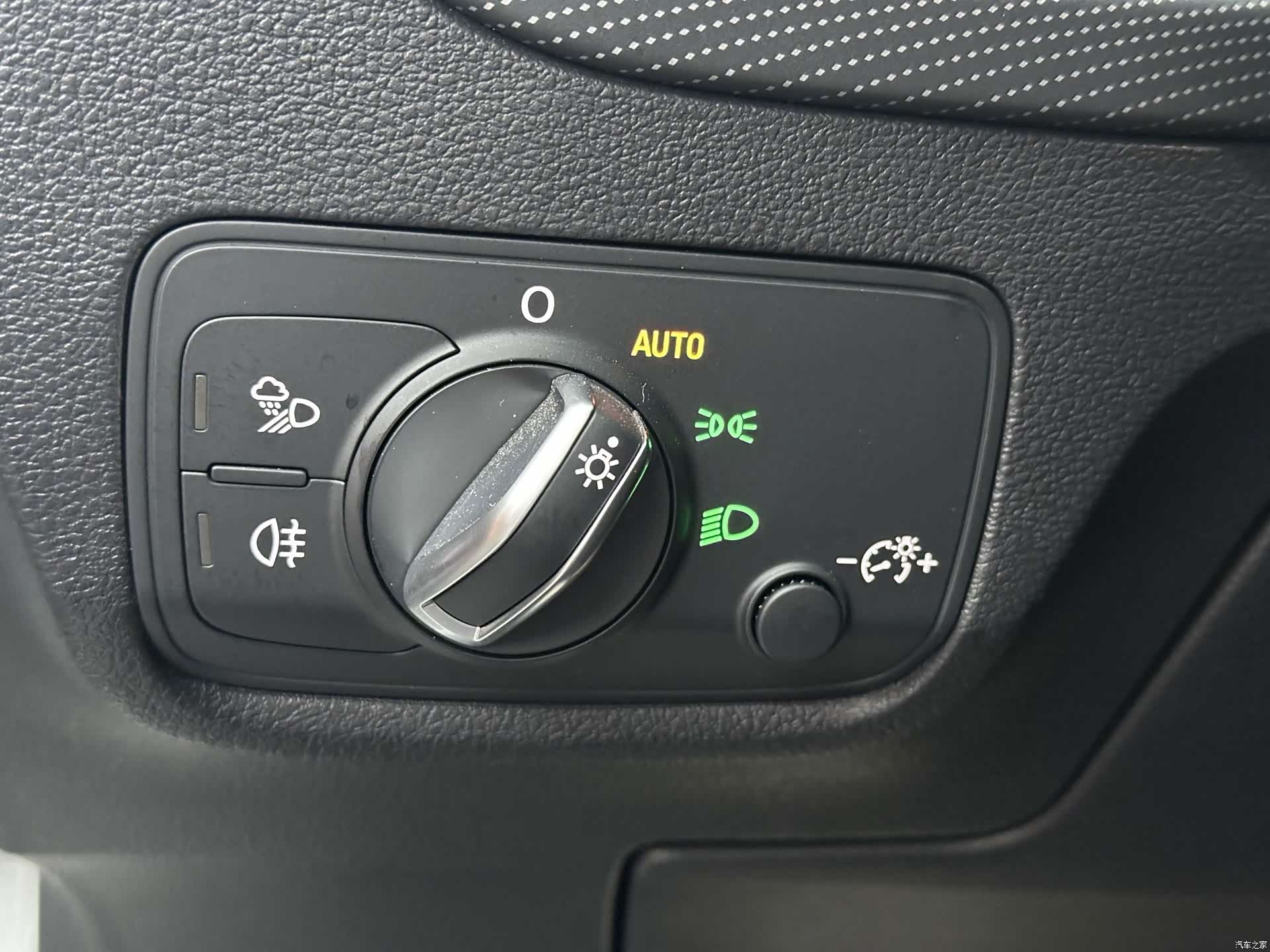 Audi Q2L, 2023 14