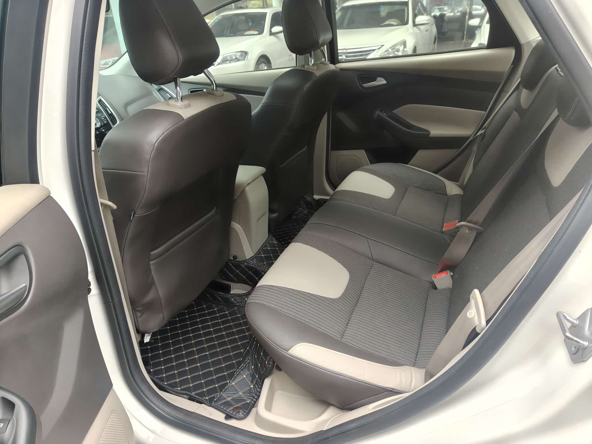 Ford Focus, 2013 8