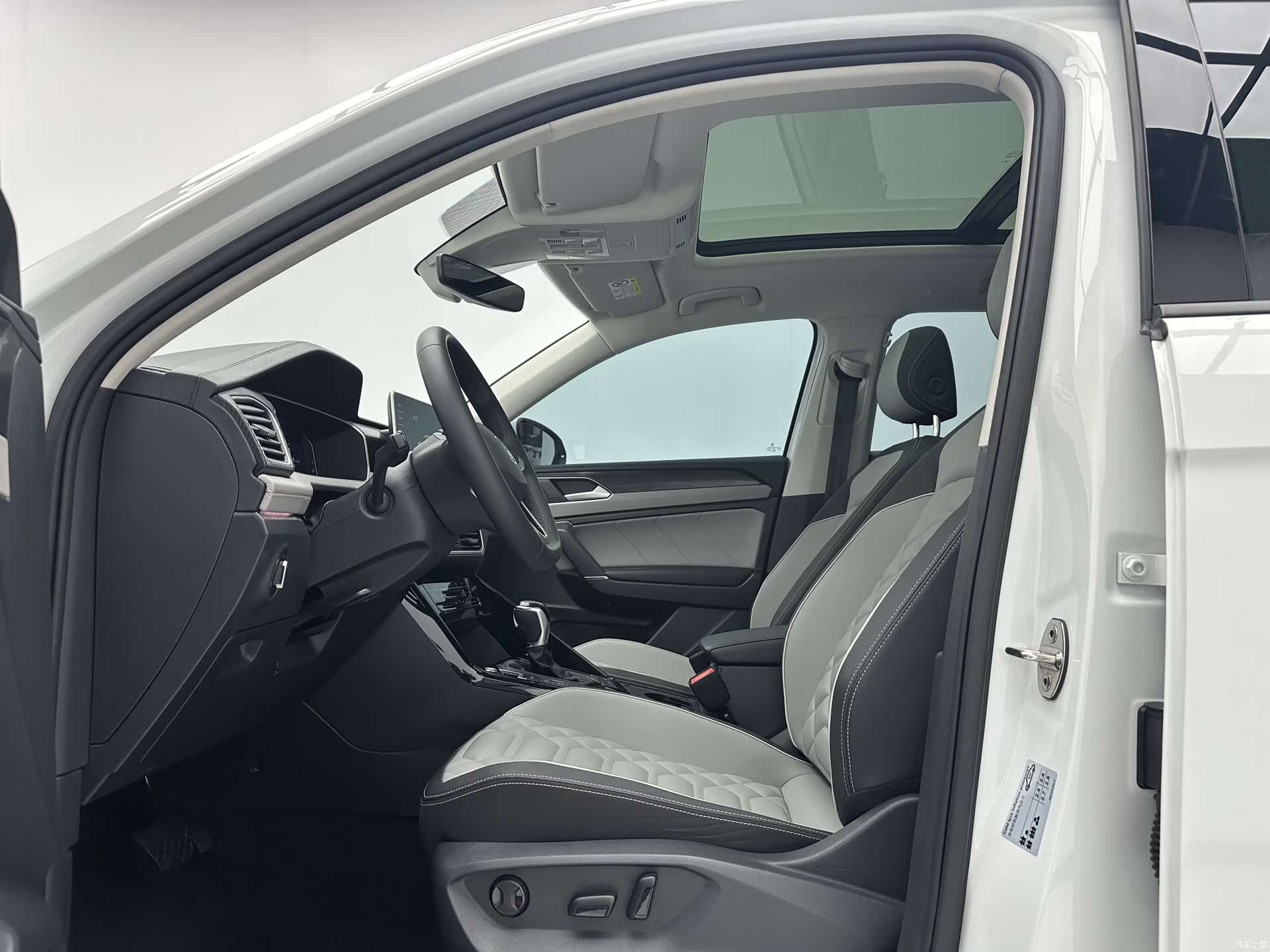 Volkswagen Tayron, 2022 все фото