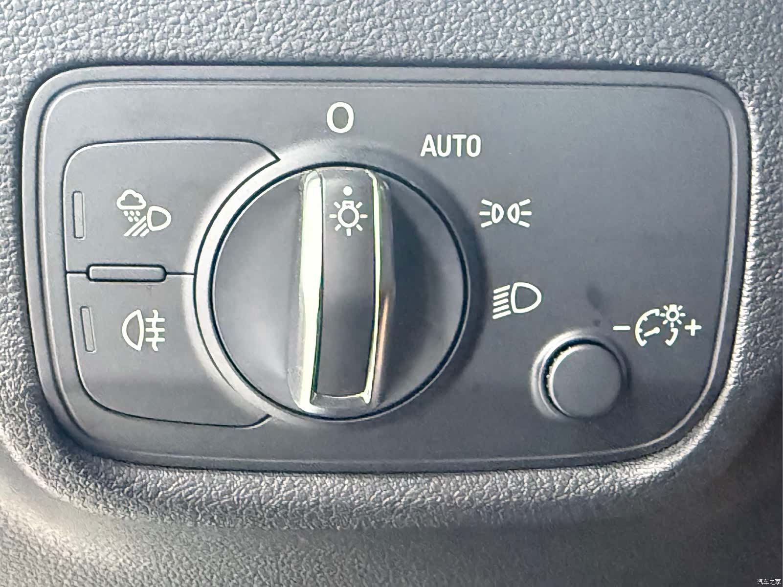 Audi Q2L, 2022 14