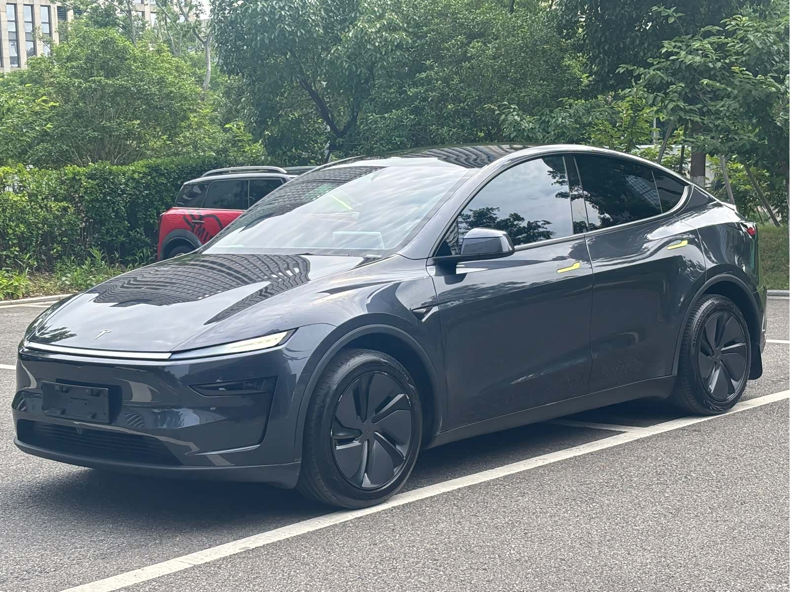Tesla Model Y, 2025 1