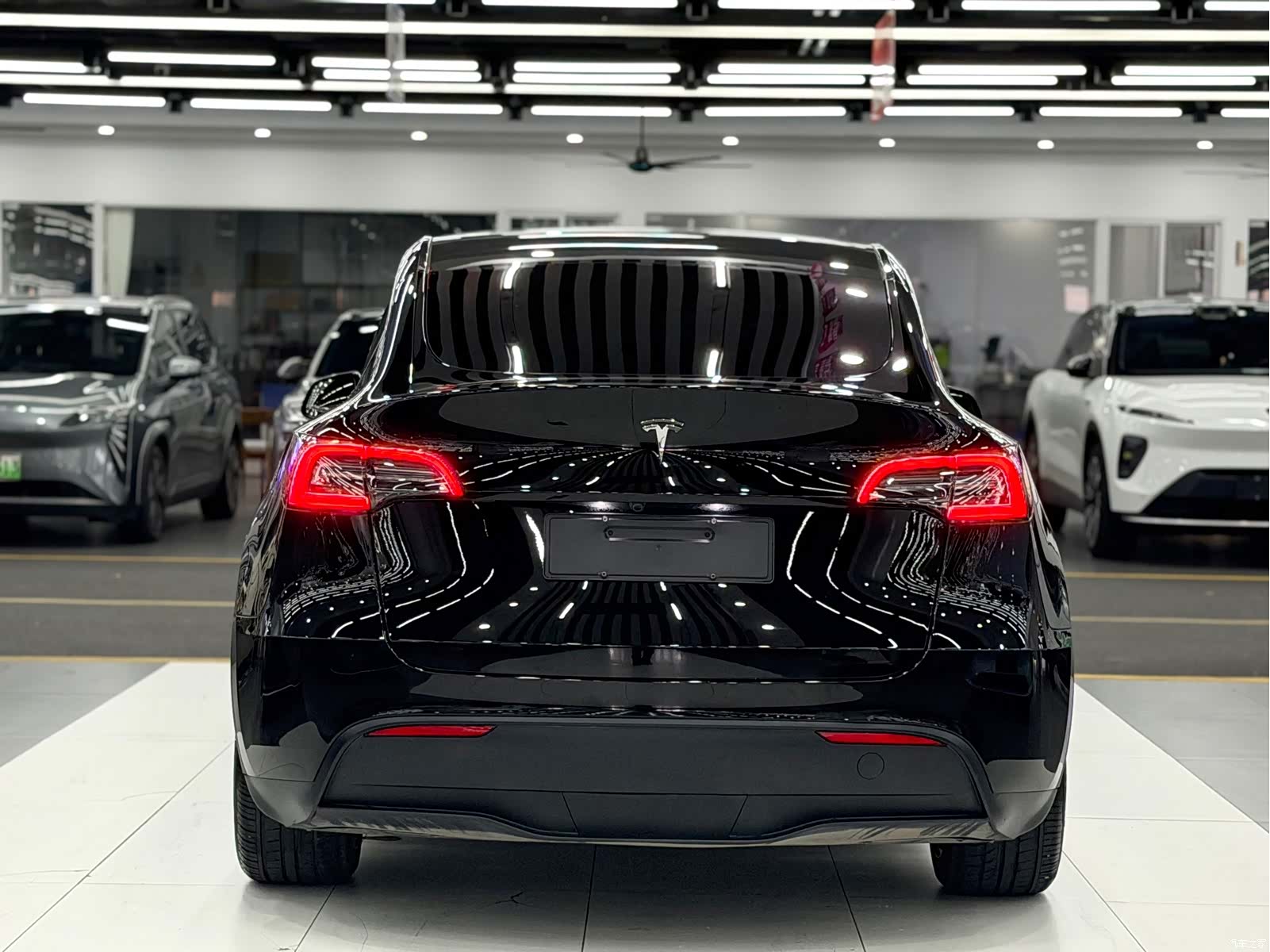 Tesla Model Y, 2024 все фото