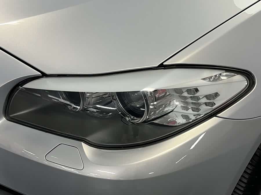 BMW 5 Series 2011, фото 25