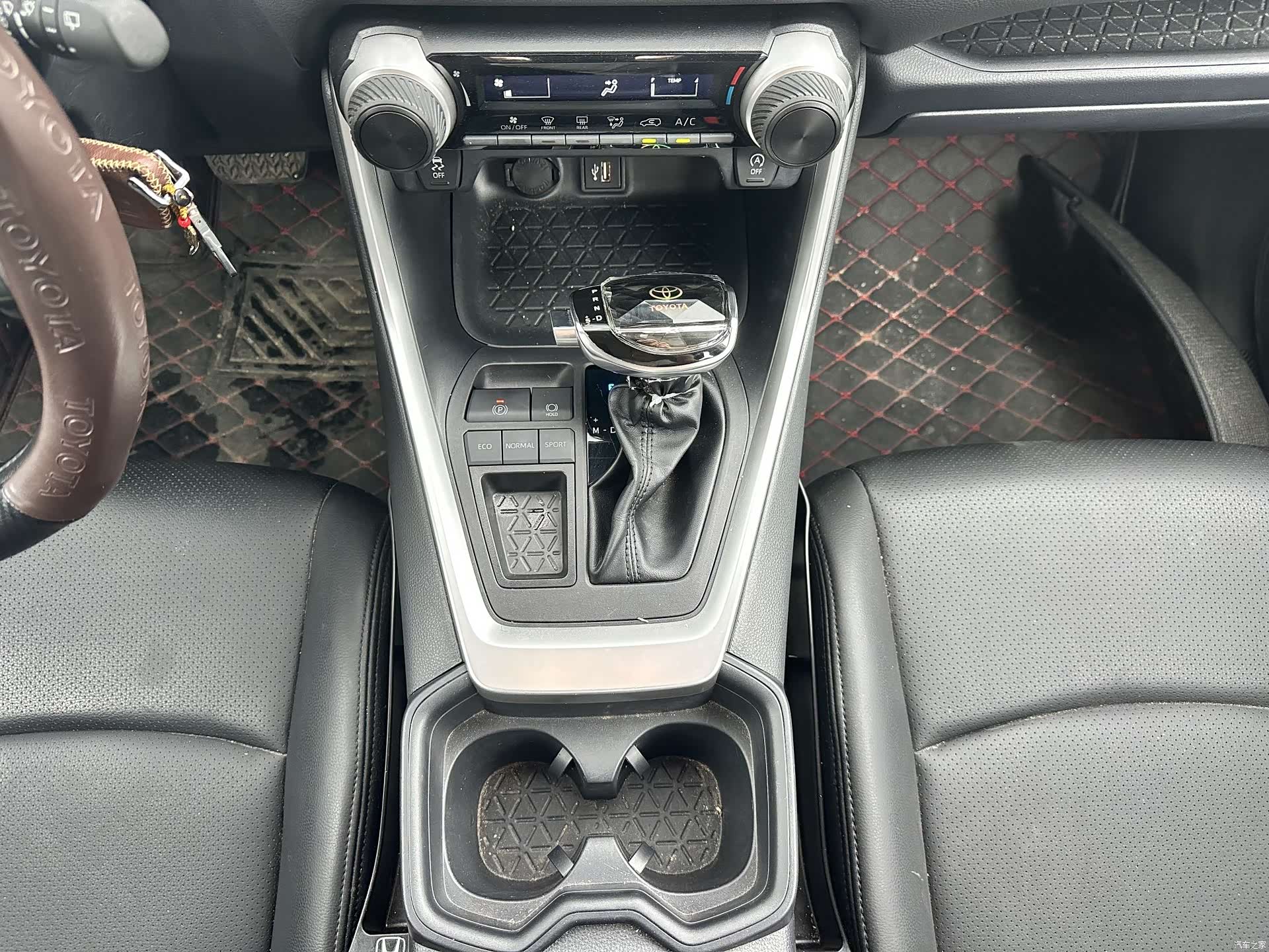 Toyota RAV4, 2024 12