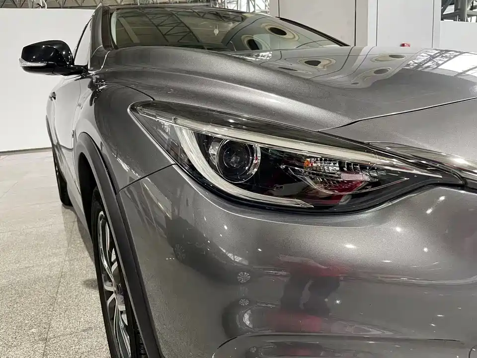 Infiniti QX30