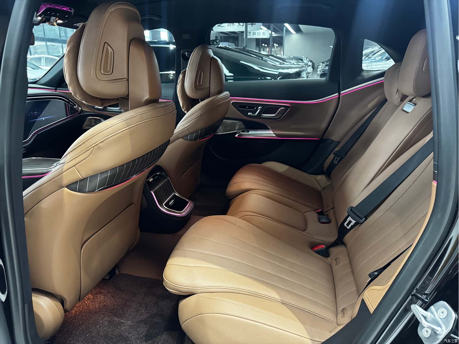 Mercedes-Benz E-Class, 2024 8