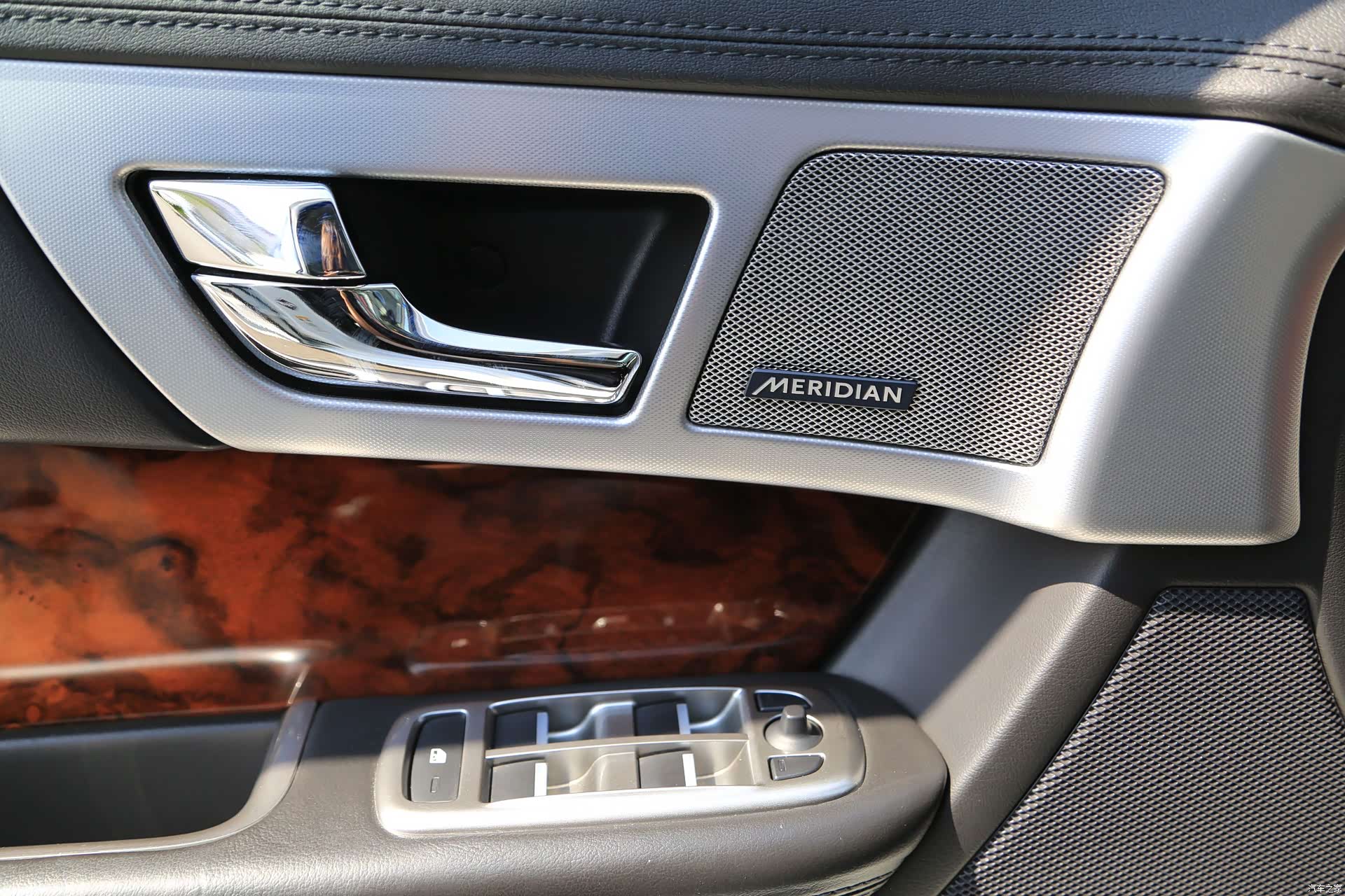 Jaguar XF, 2016 11