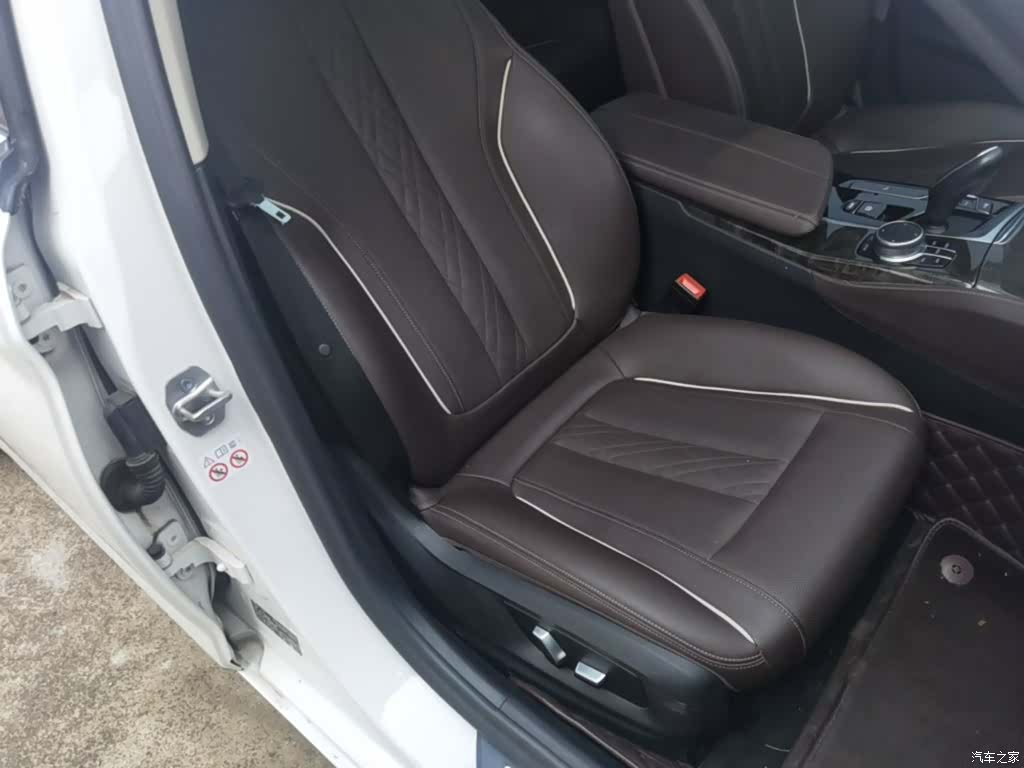 BMW 5 Series, 2022 25