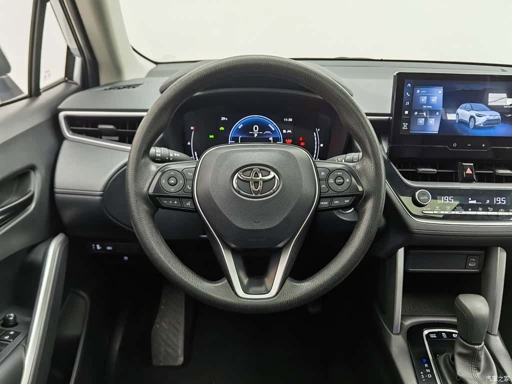 Toyota Frontlander, 2023 11