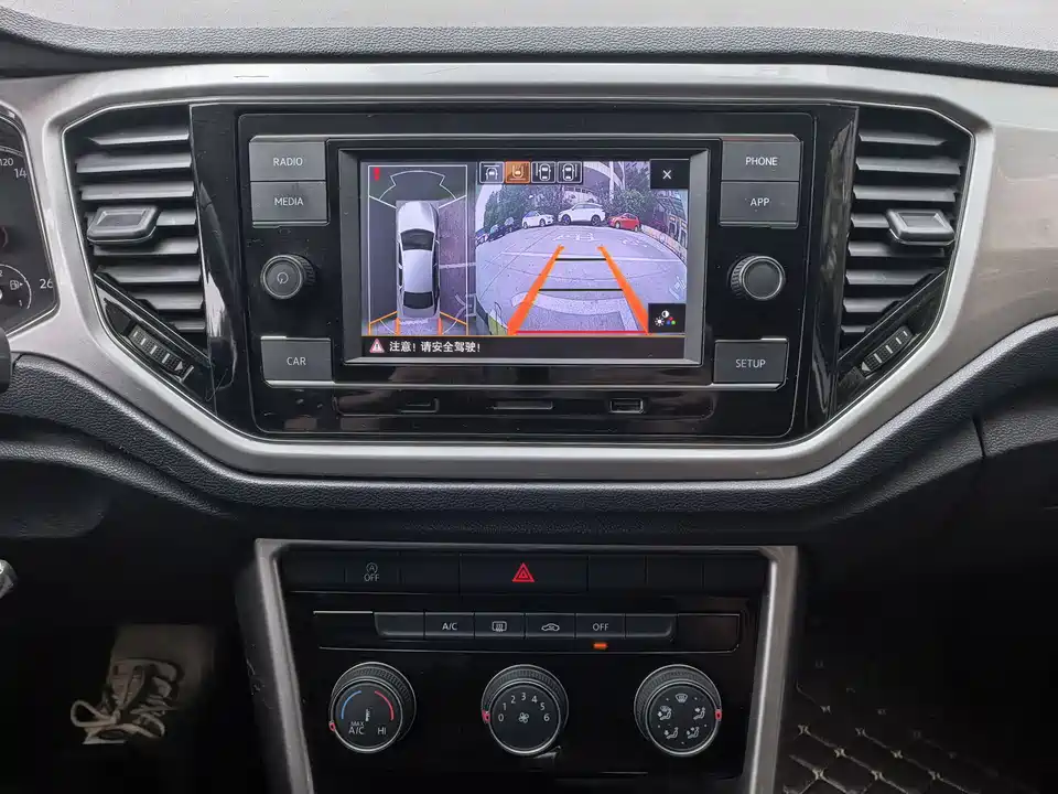 Volkswagen T-ROC exploring Songs