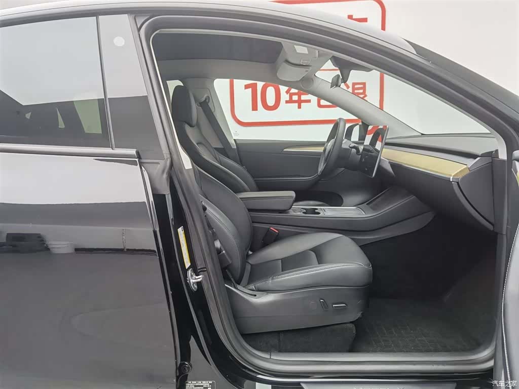 Tesla Model Y, 2023 23