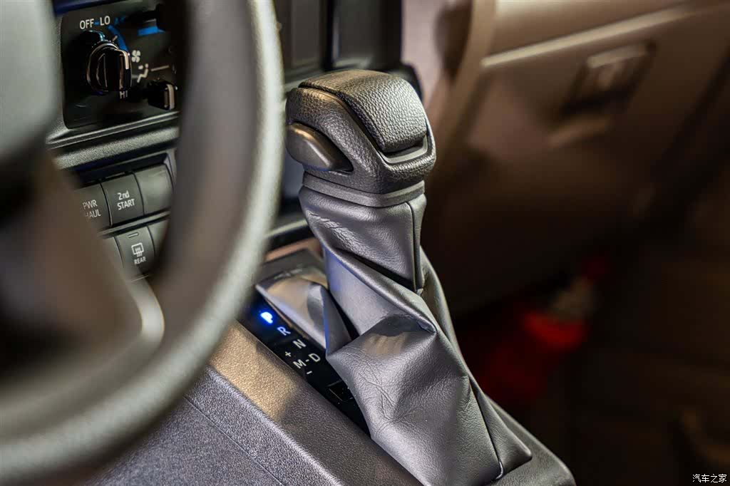 Toyota Land Cruiser, 2025 18