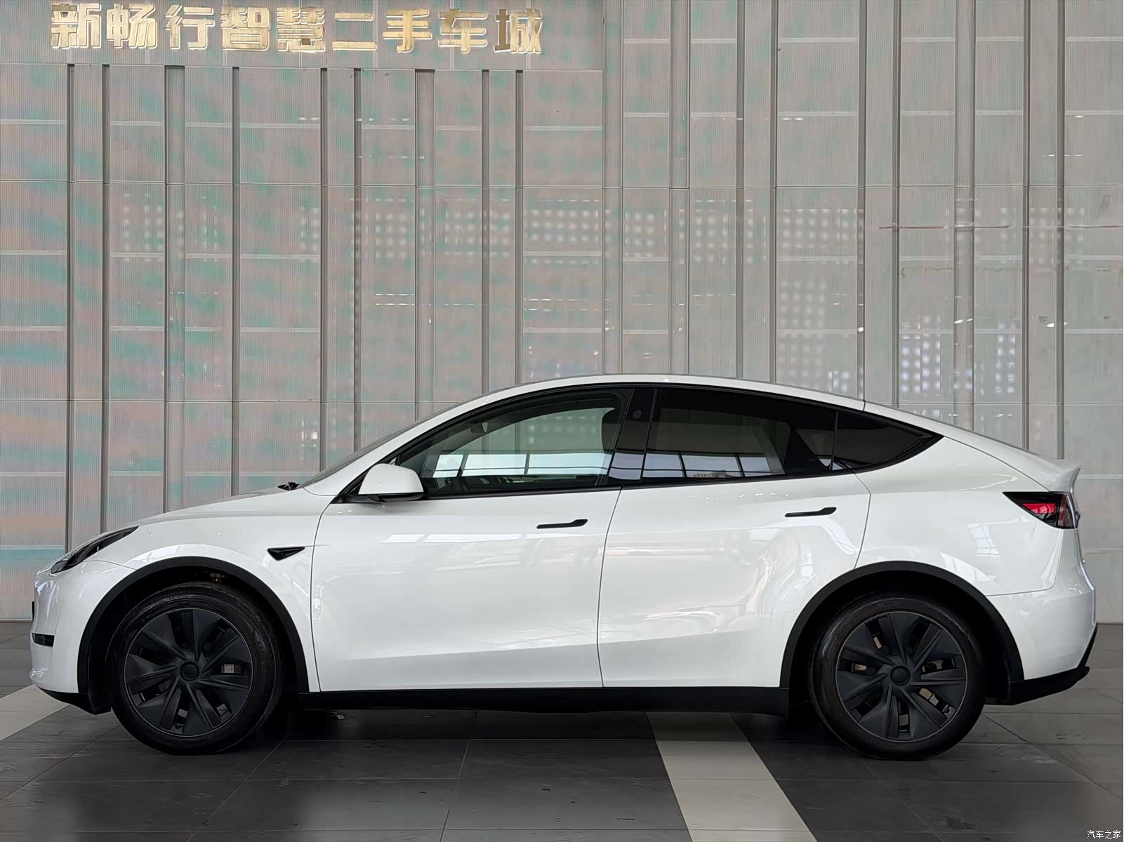 Tesla Model Y, 2024 7