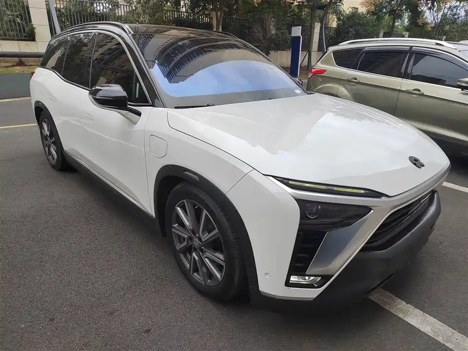 NIO ES8