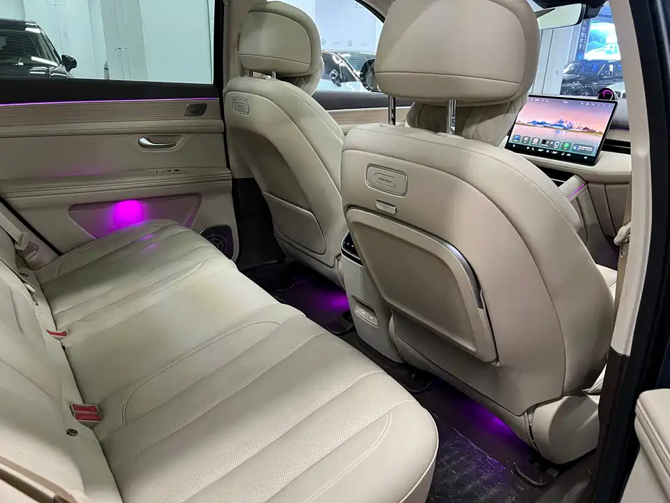 AITO Ask the world M7