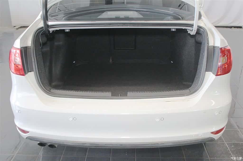 Volkswagen Sagitar, 2015 7