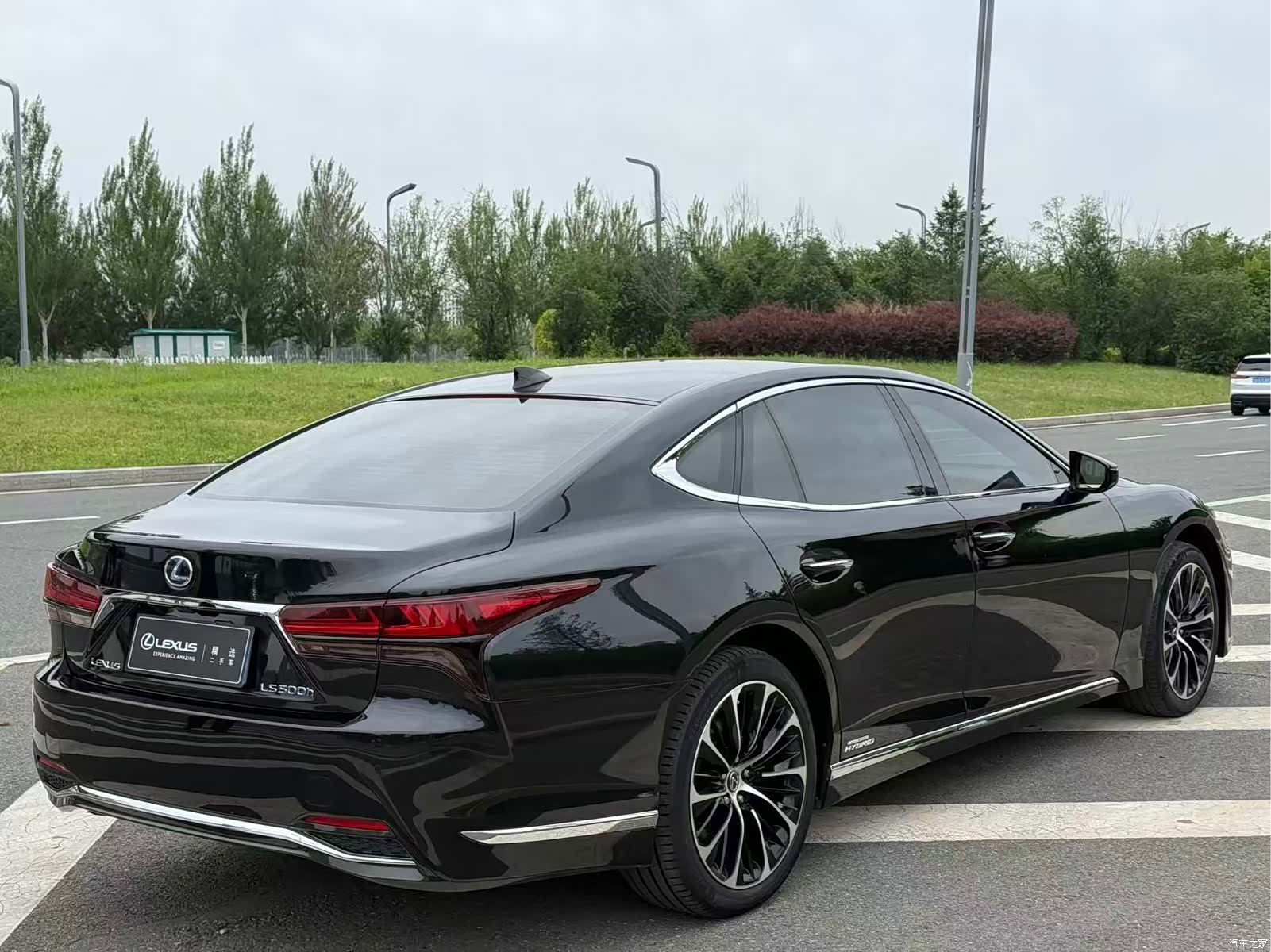 Lexus LS, 2021 9