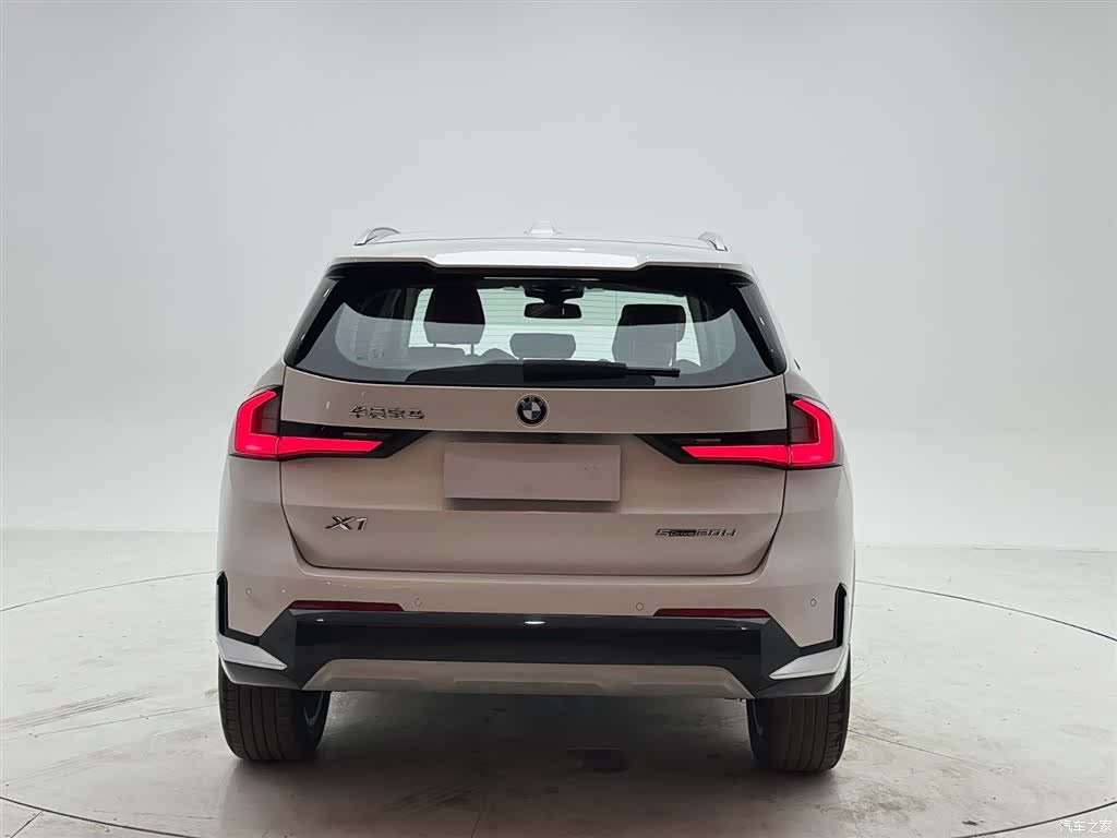 BMW X1, 2023 все фото