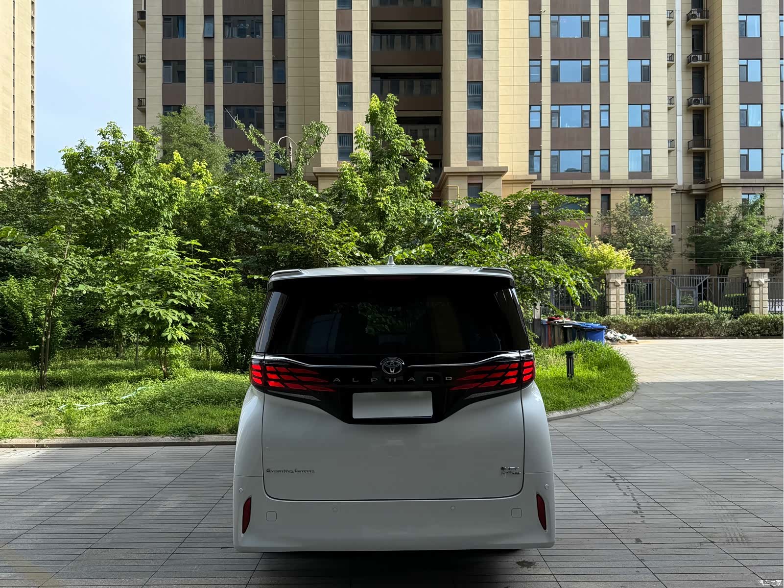 Toyota Alphard, 2023 6