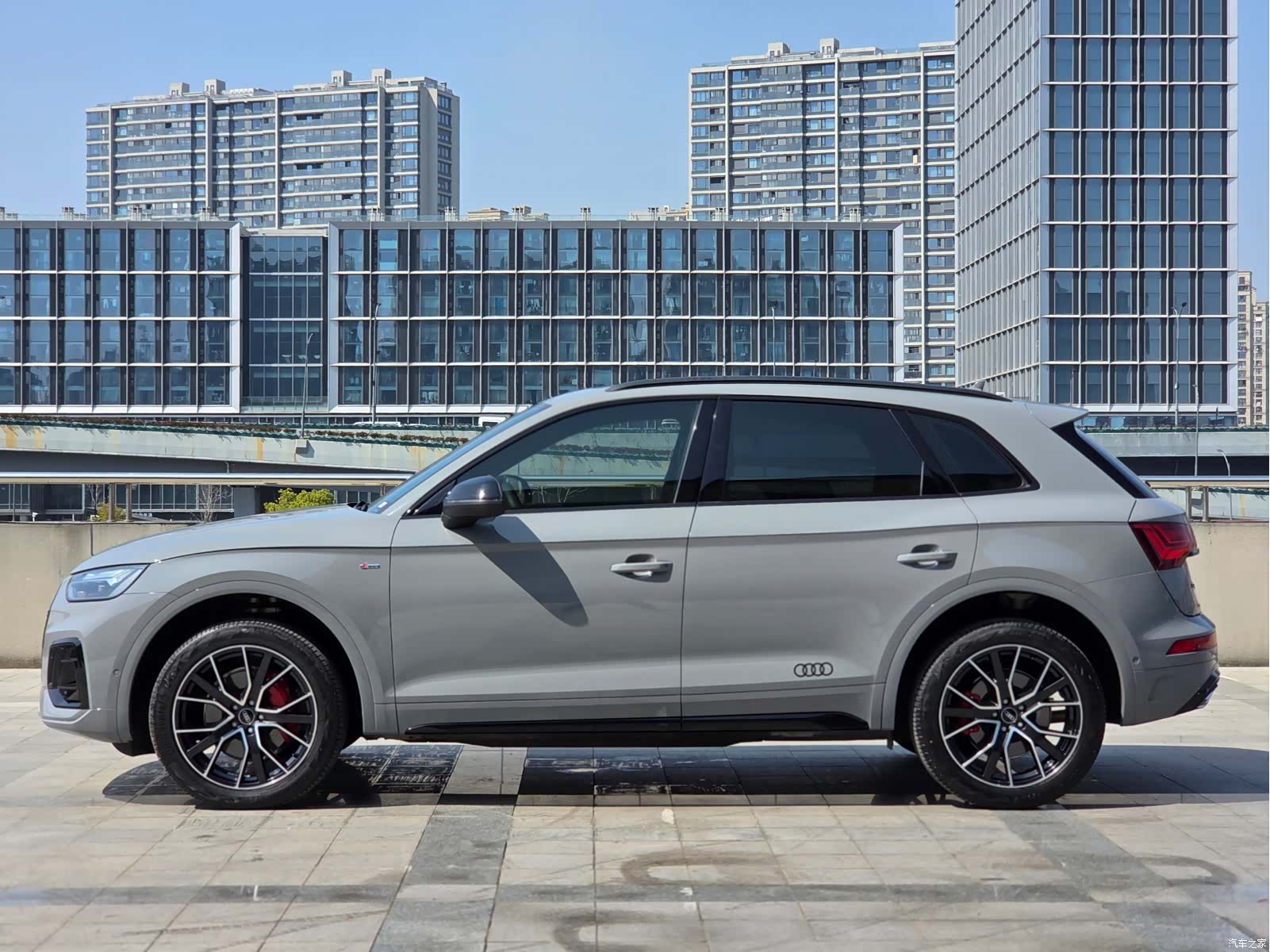 Audi Q5L, 2025 3