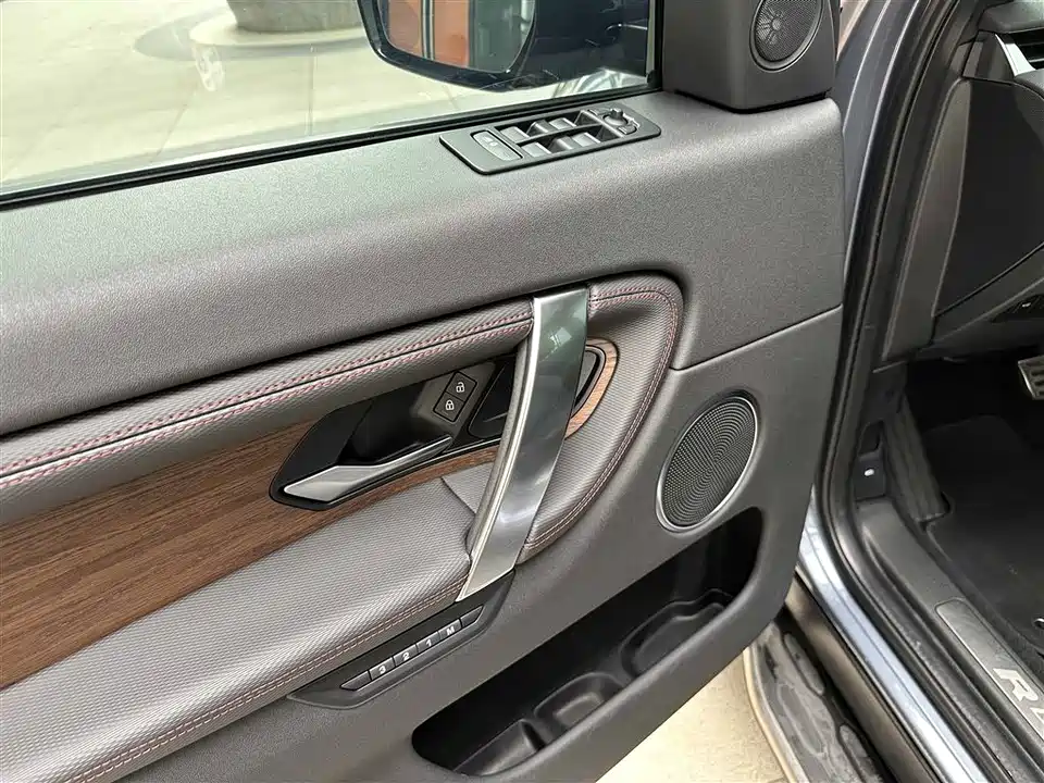 Land Rover Discover sports