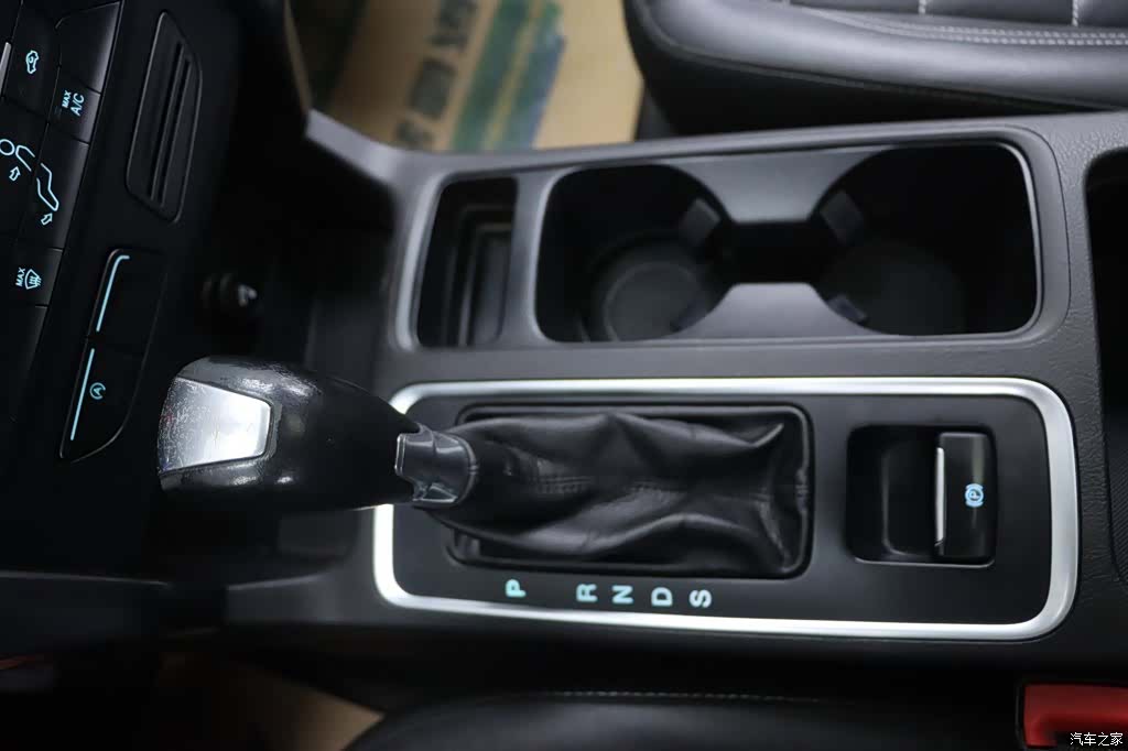 Ford Kuga, 2017 12