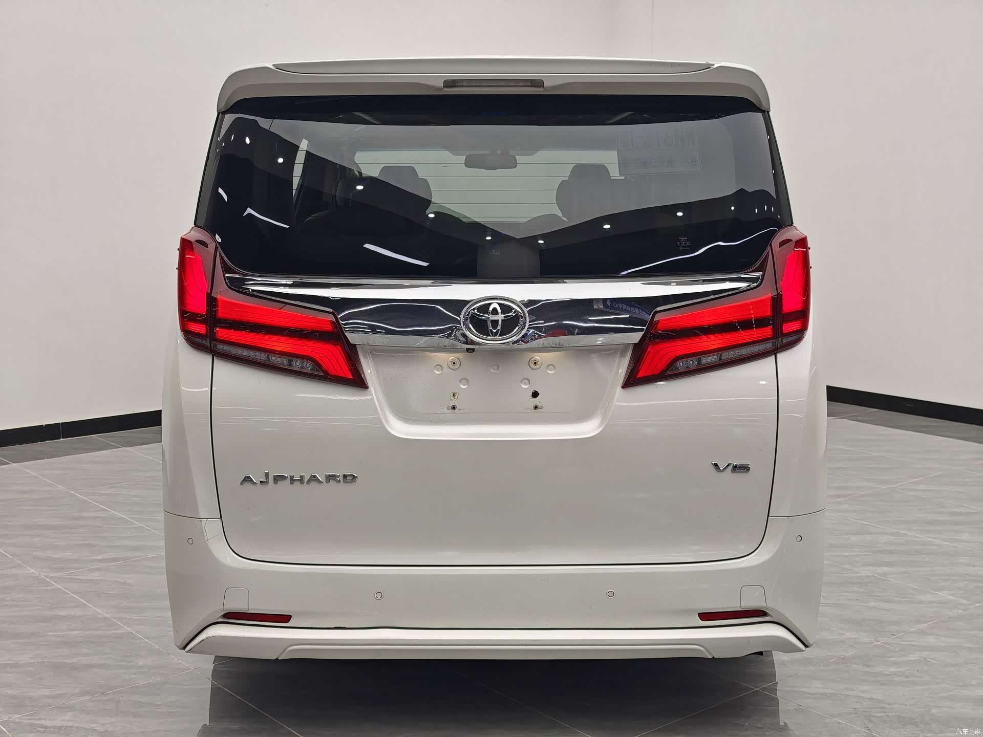 Toyota Alphard, 2015 4